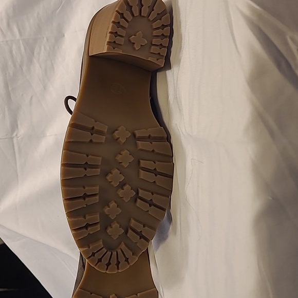 Boots - Picture 4 of 6